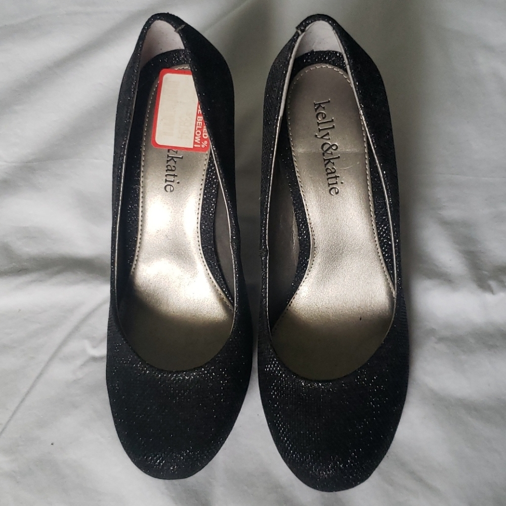Black pumps Kelly and Katie